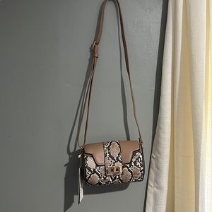 🔹ANIMAL PRINT ROUND CROSS BODY BAG